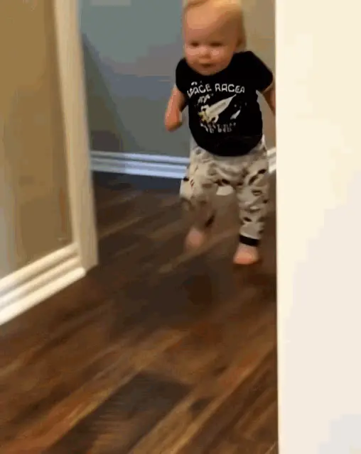 baby-turns-around.webp