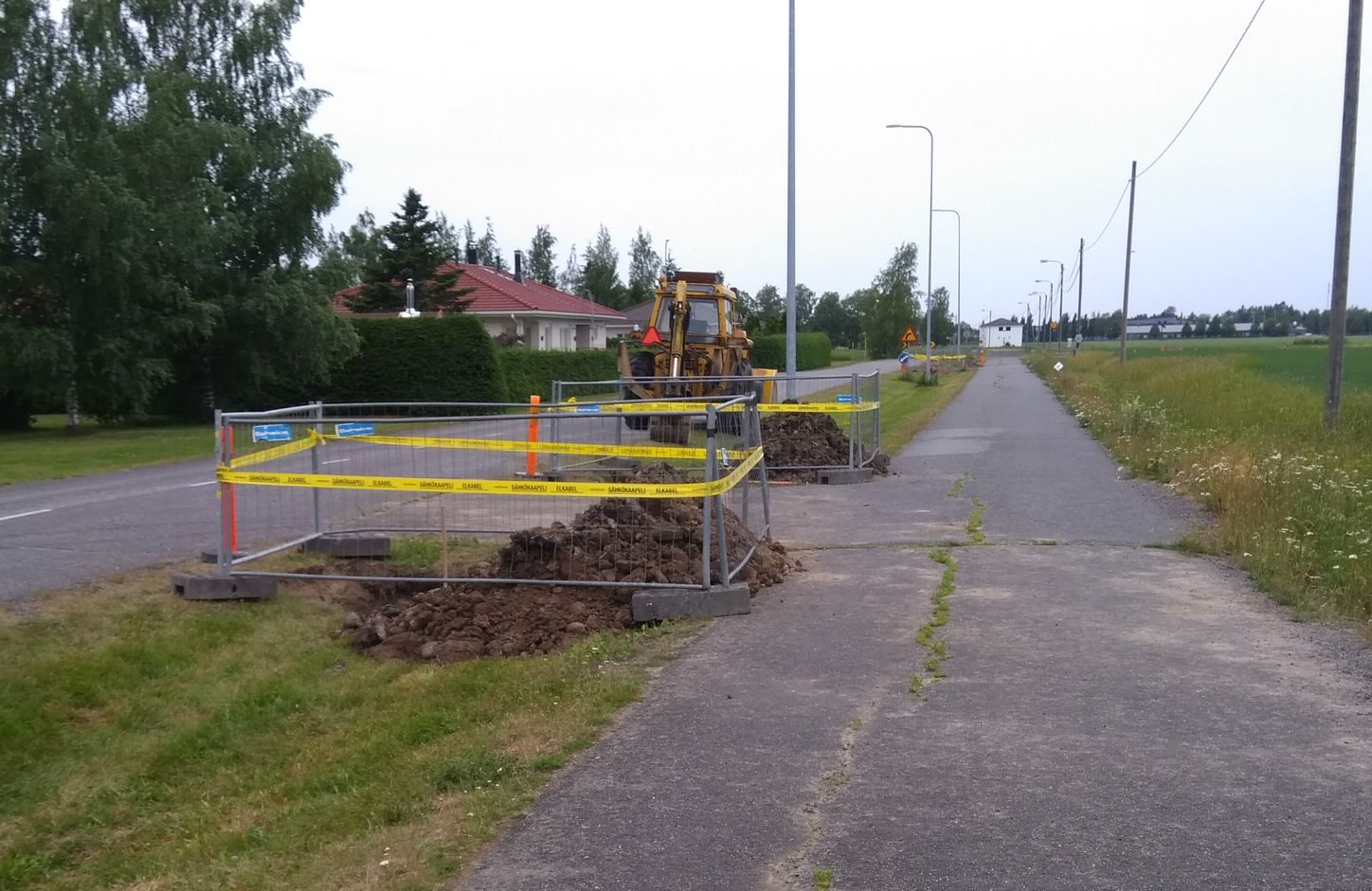 20190625_Alituskuoppia_Kivirannantien_varressa.jpg